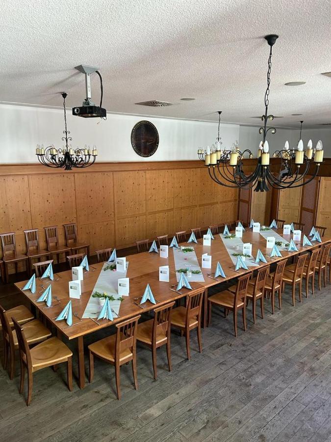 Gasthof Zum Greif ลีโอเบน ภายนอก รูปภาพ